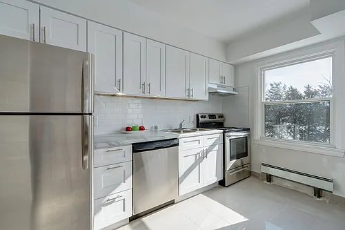 186 Thames St Photo 1