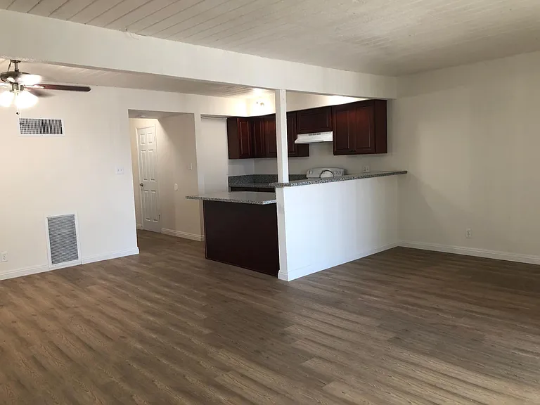 855 S Citrus Ave — Photo 10