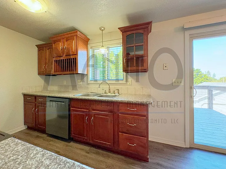 523 E 11th Ave — Photo 9