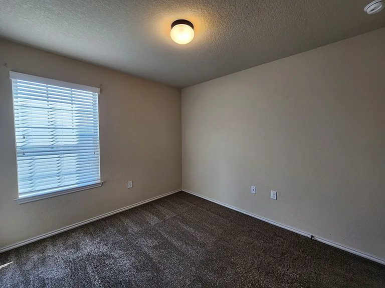 622 Creekside Cir — Photo 26