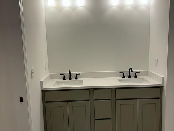 5th image of 209 Clover Cir