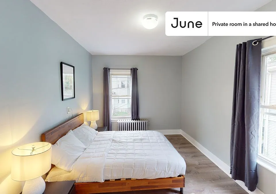 11 Islington St #E