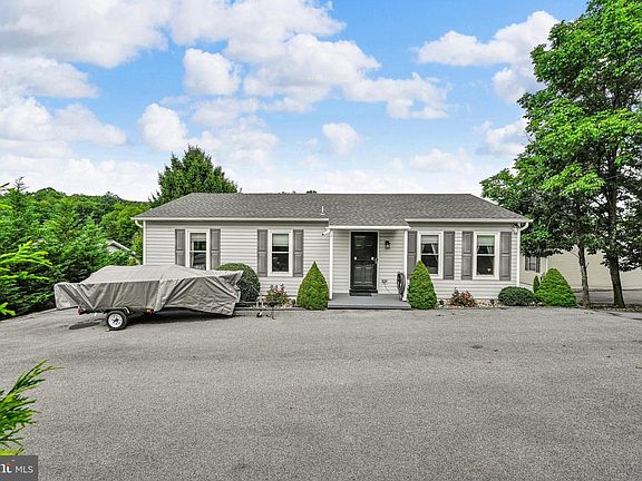 4th image of 590 Wynonah Dr