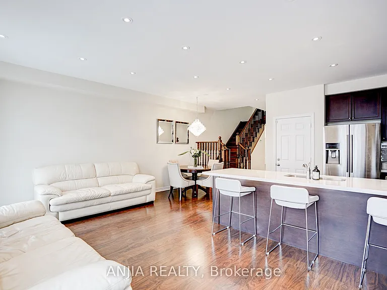 25 Collier Cres — Photo 12