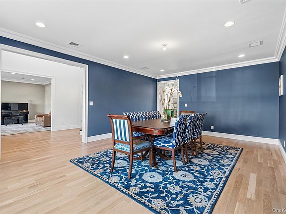 5th image of 553 Derby Avenue