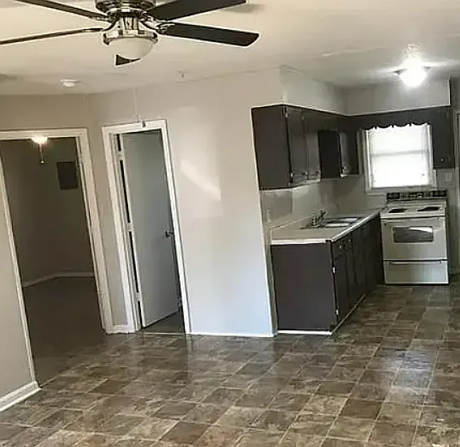 2 bed, 2500 sqft, $950 — Photo 2