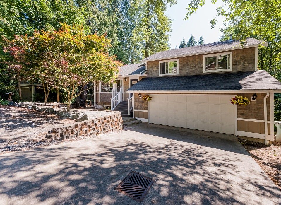 1st image of 7 Horseshoe Cir