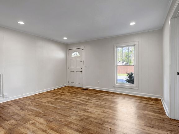 5th image of 2404 Burbank Ave