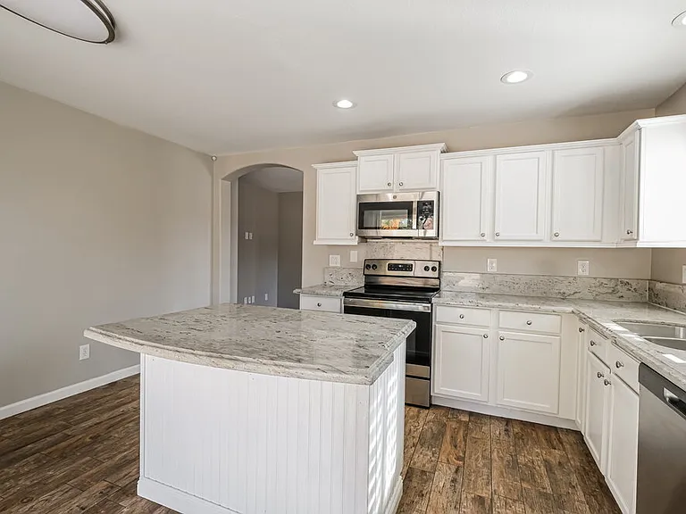 10898 W Alvarado Rd — Photo 10