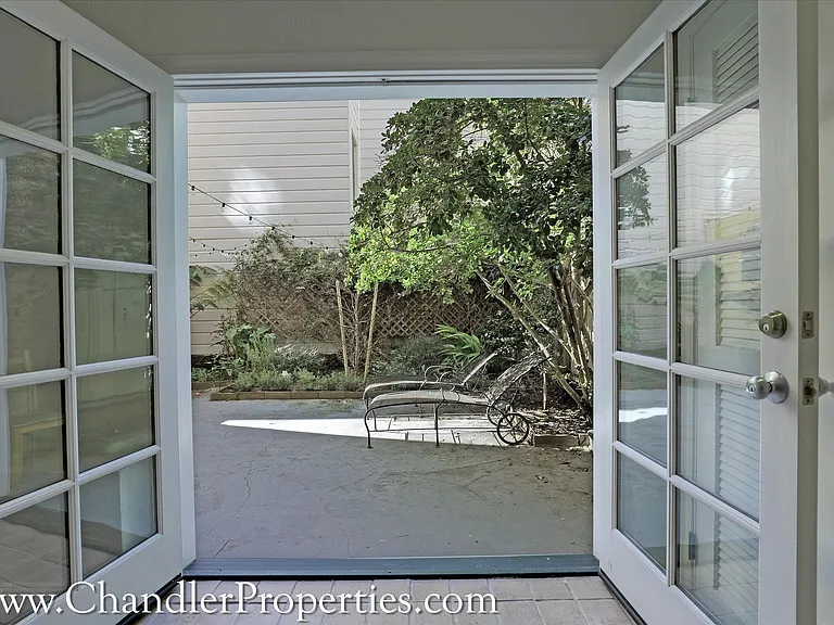 3217-21 Gough St — Photo 10