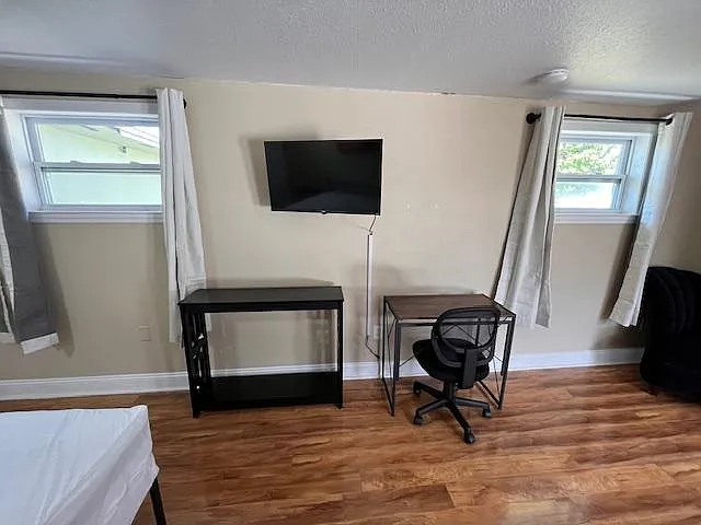 4 bed, 2.0 bath, 1710 sqft, $866 — Photo 3