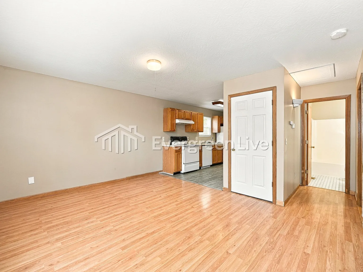 2 bed, 1.0 bath, 728 sqft, $1,295 — Photo 2