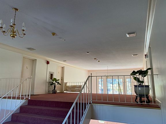 4th image of 237 N Main St APT 10
