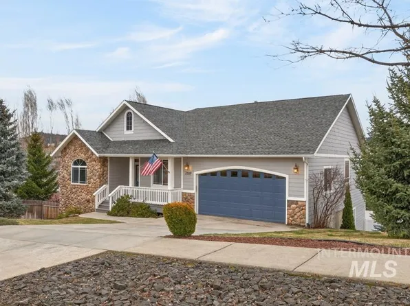 2309 Cambridge Ct, Moscow, ID 83843