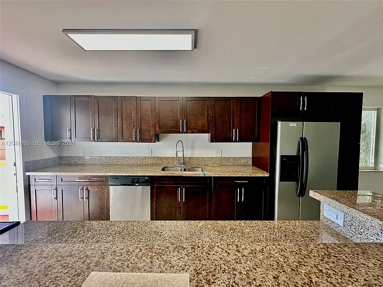 1540 SW 5th Pl #4 — Photo 14