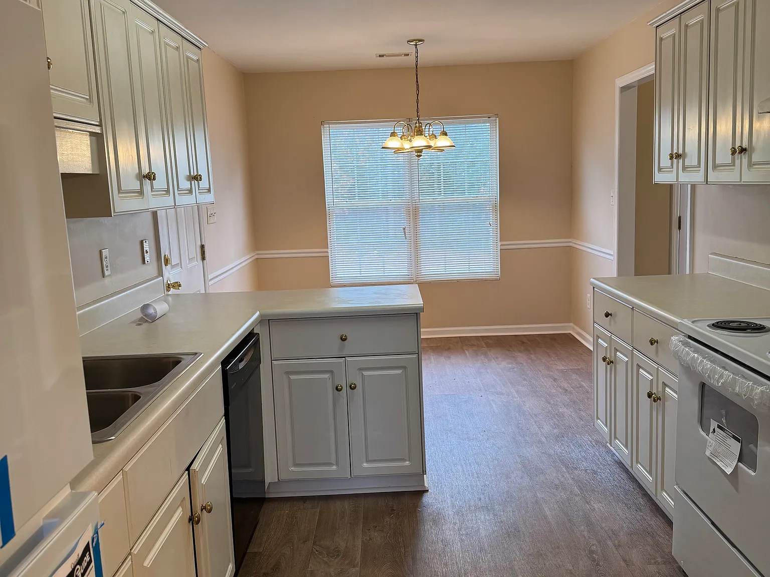 3 bed, 1444 sqft, $1,600 — Photo 3