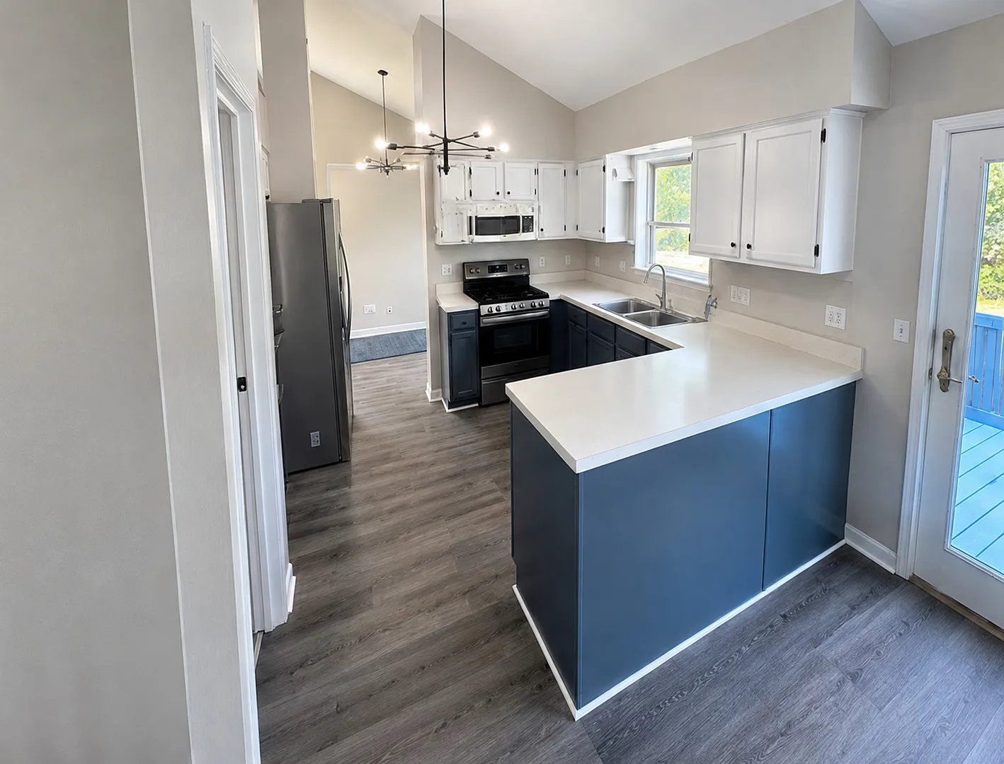 3 bed, 2.5 bath, 1768 sqft, $2,950 — Photo 2