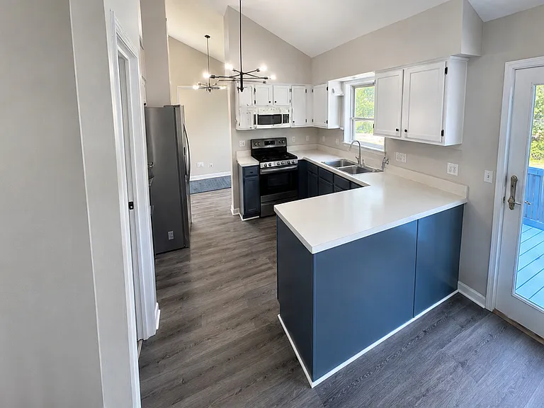 1432 Huntcliff Rd — Photo 2