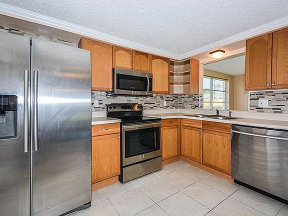 4th image of 3327 Jackson Dr