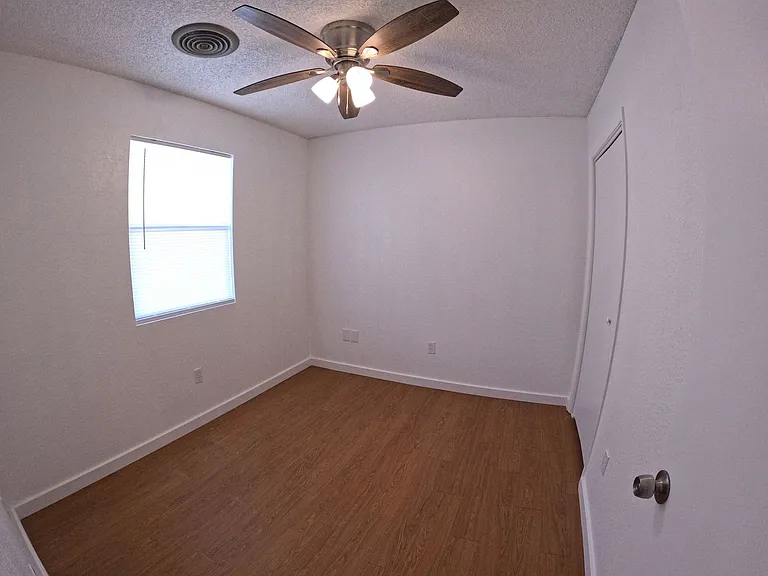 2509-2511 Pecan Dr — Photo 6