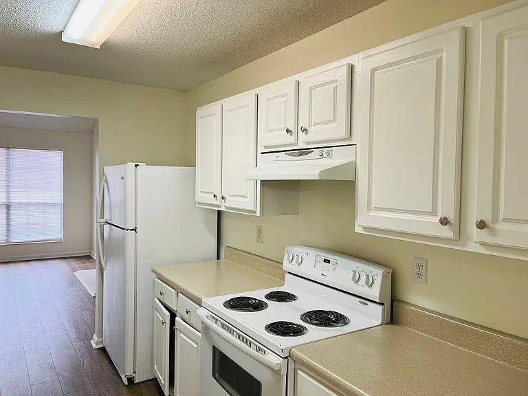 4037 Ravenwood Ct — Photo 4