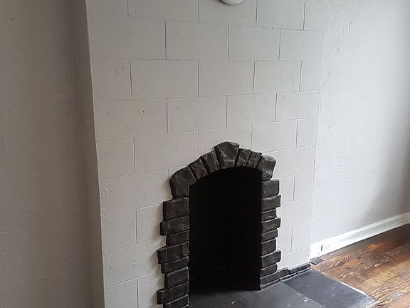 3rd image of 4159 Botanical Ave