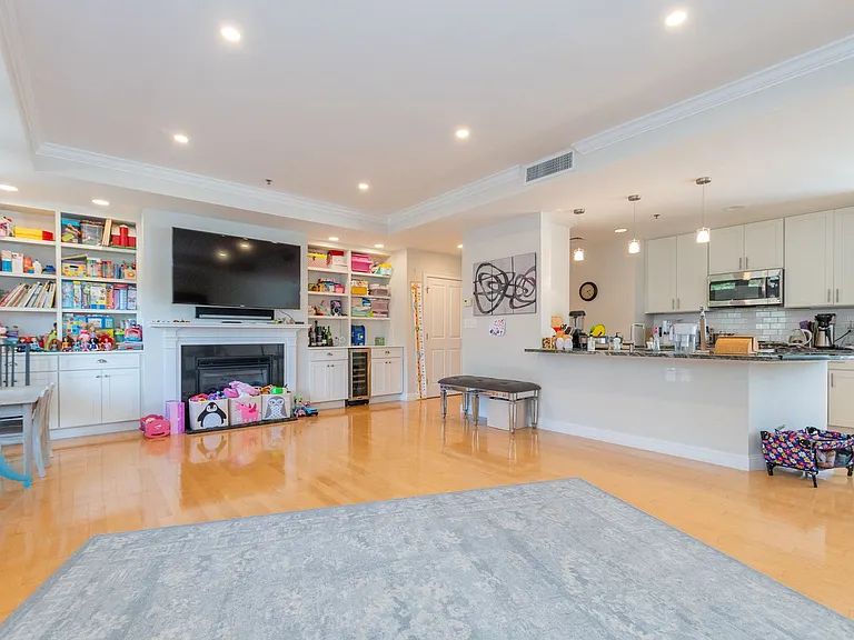 1602 Beacon St #403 — Photo 6