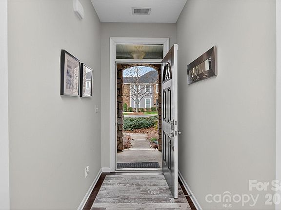 5th image of 9419 Glenburn Ln