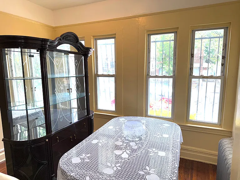 146 E 38th St #1 — Photo 6
