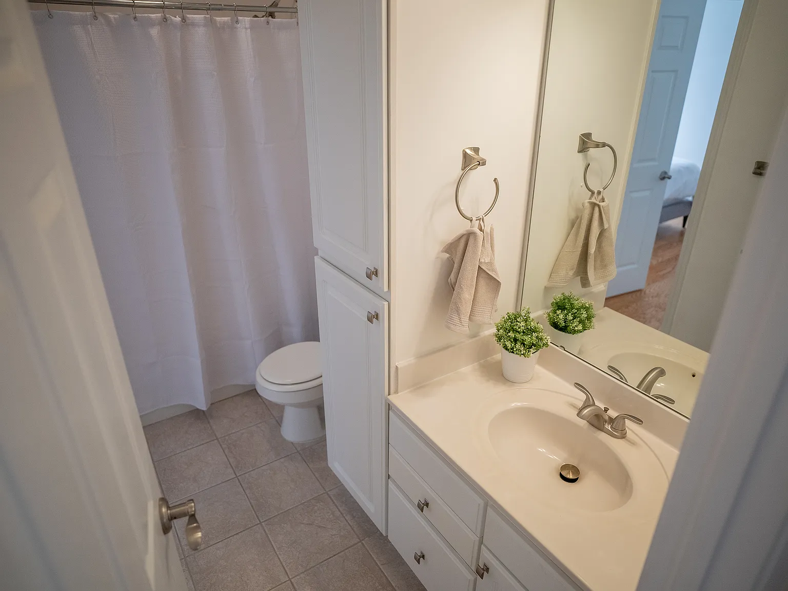 2 bed, 1291 sqft, $1,800 — Photo 4