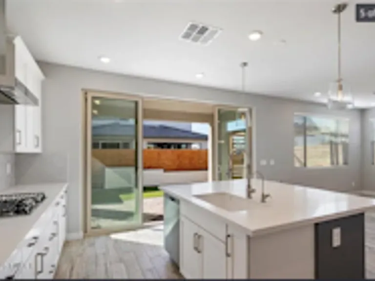 10013 E Trent Ave — Photo 12