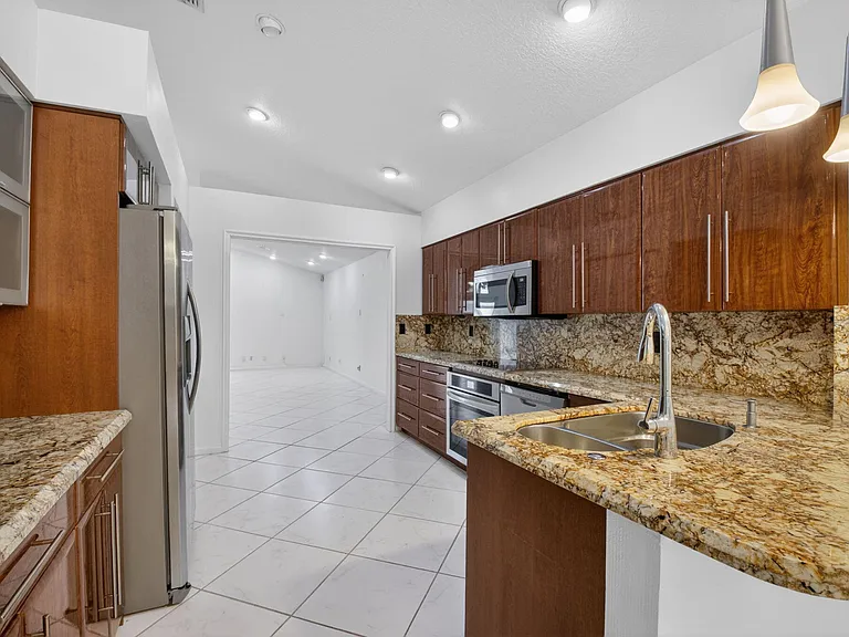 7558 Ironbridge Cir — Photo 106