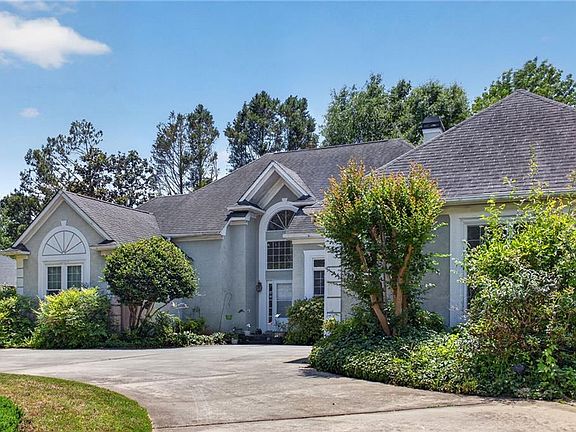 2nd image of 213 Hawick Ln