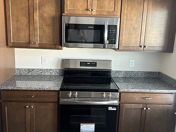 3rd image of 77 Professional Pl SE