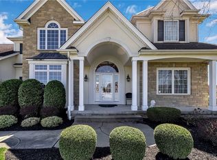 7247 Edgewater Cir, North Tonawanda, NY 14120