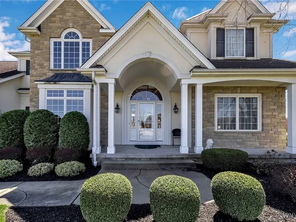 7247 Edgewater Cir, North Tonawanda, NY 14120