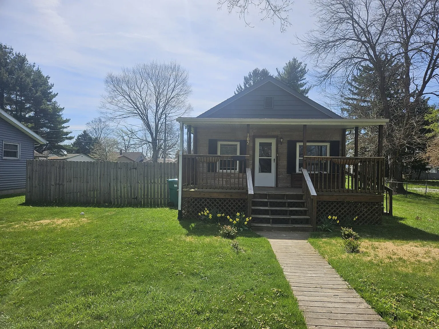 102 Erie St photo 1