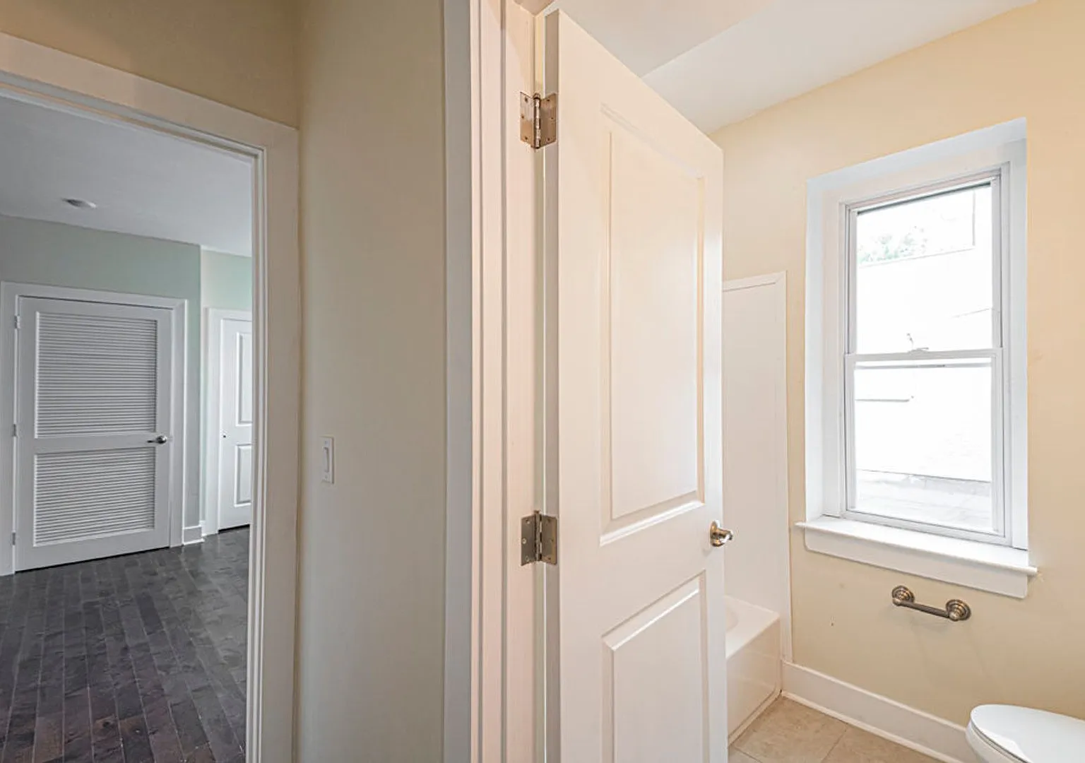 South Street One Bedroom Apartment — Photo 3