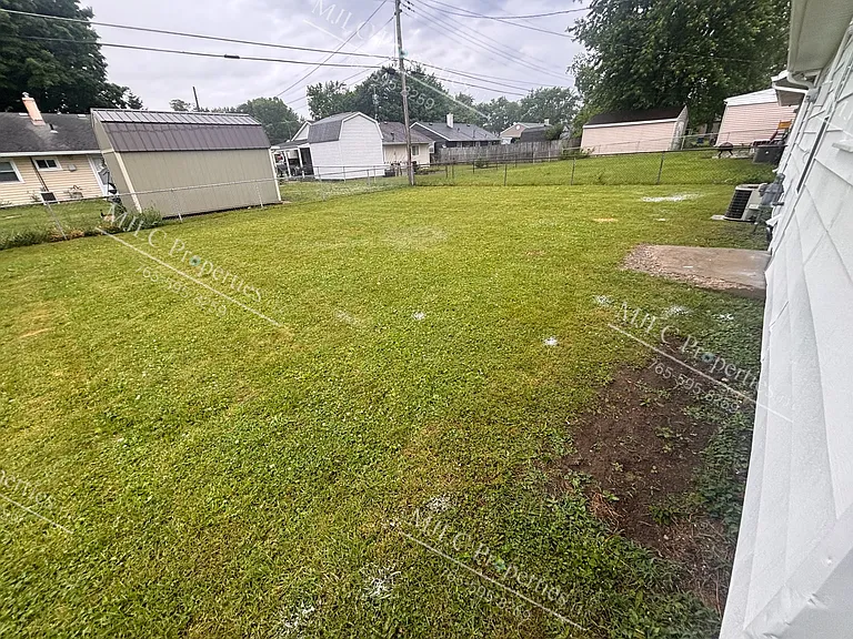 3201 S Elm St — Photo 15