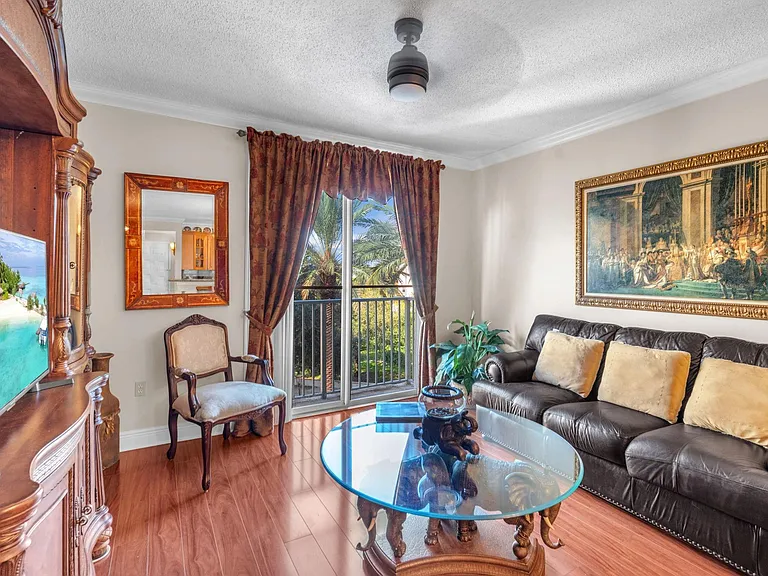 630 Sapodilla Ave #407 — Photo 8