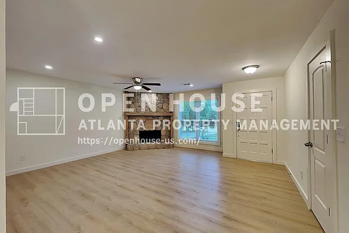 3 bed, 2.0 bath, 1280 sqft, $2,095 — Photo 3