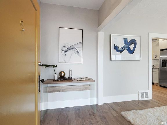 4th image of 161 Bellevue Ave