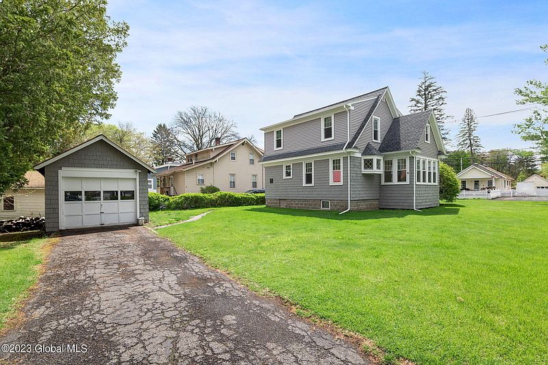 2nd image of 269 Kenwood Avenue