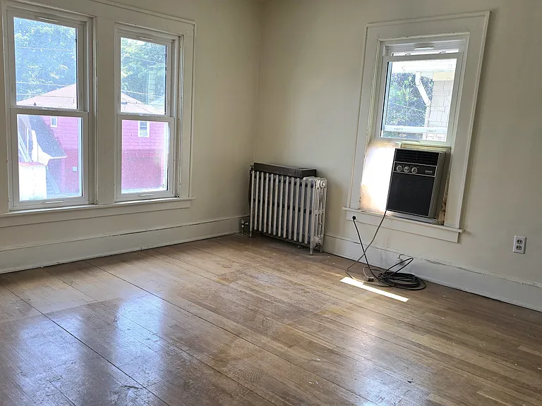 1911 Tracy St — Photo 6