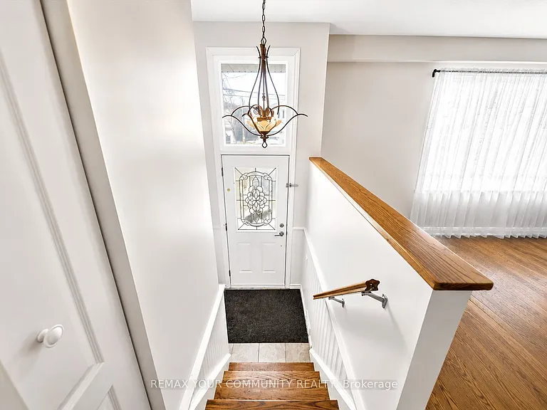 376 Agar Ave #UPPER — Photo 2