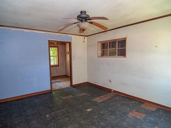 4th image of 222 Oak Park Dr
