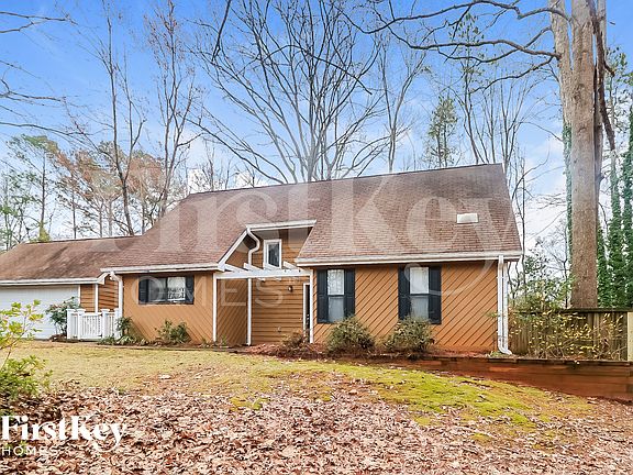 2nd image of 2845 Forest Wood Dr NE
