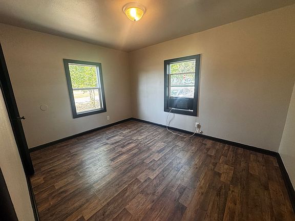 5th image of 1222 B St SE
