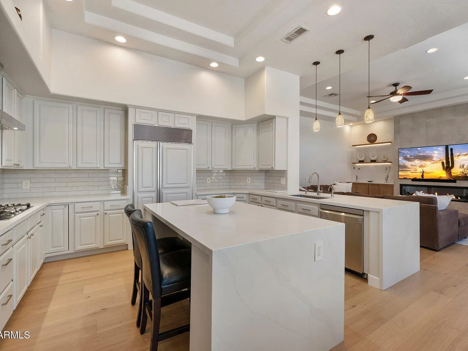 4 bed, 5.0 bath, 4293 sqft, $16,500 — Photo 3