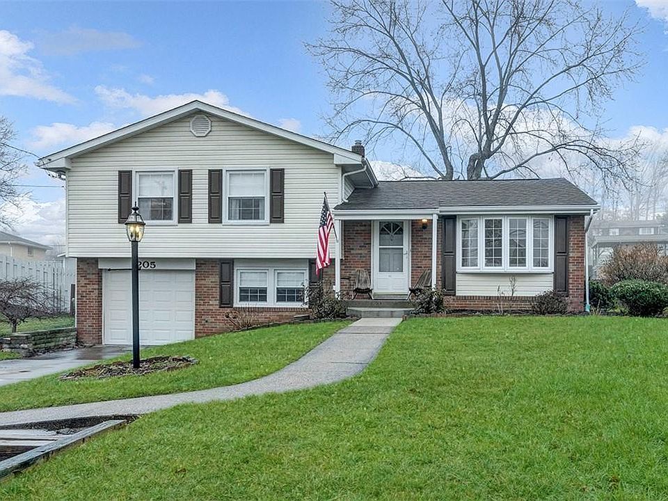 1st image of 205 Bainbridge Dr